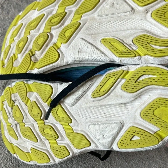 Boys Hoka Clifton Shoes size 3.5 - Picture 8 of 9